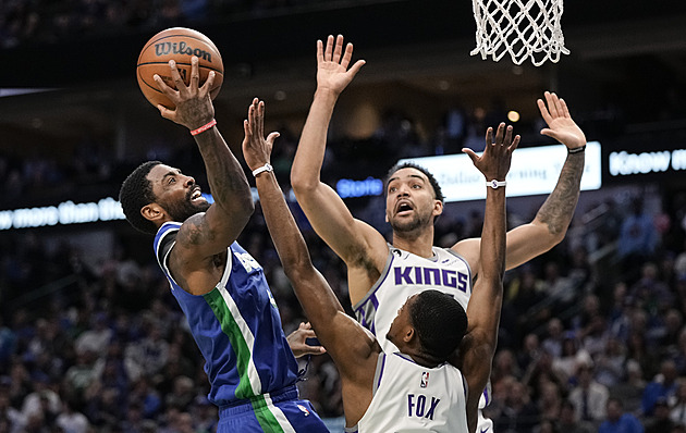 Kontroverzní hvězda NBA Irving se dohodl v Dallasu na smlouvě na tři roky