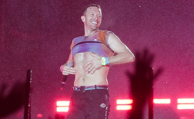 Jím jedno jídlo denně, chci vypadat dobře, říká Chris Martin z Coldplay