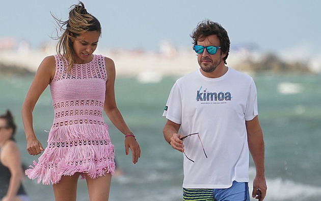 Fernando Alonso oznámil rozchod s o rok mladší rakouskou novinářkou