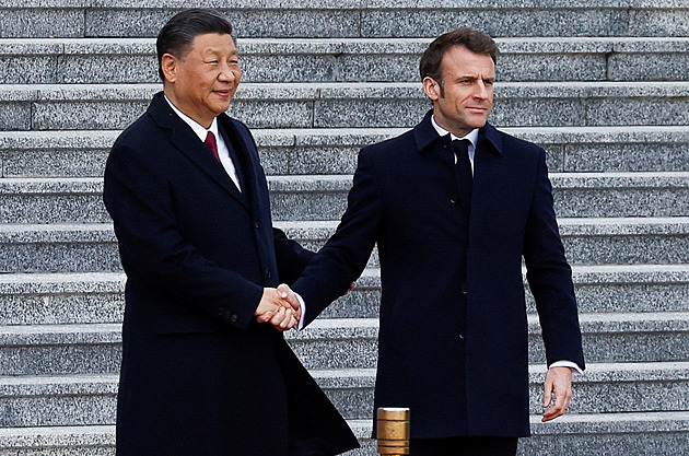 Macron se motá v horké kuchyni, chce vést EU. Ale je toho schopen?