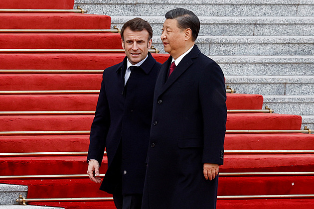 Spoléhám na vás, že Rusko přivedete k rozumu, řekl Macron Si Ťin-pchingovi