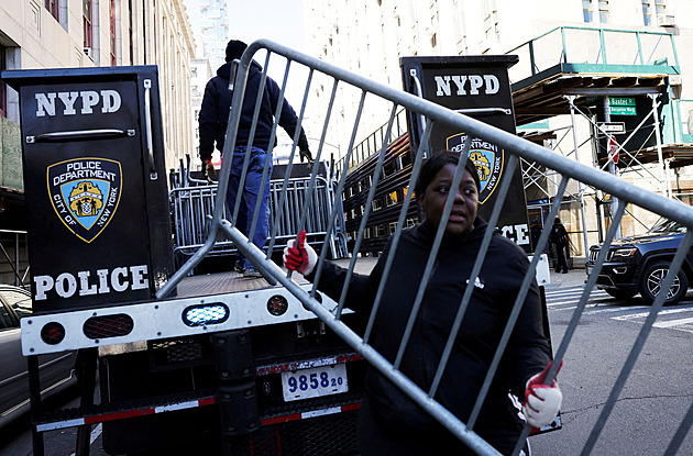 Trump Tower obehnaly zátarasy. Policie v New Yorku se připravuje na protesty