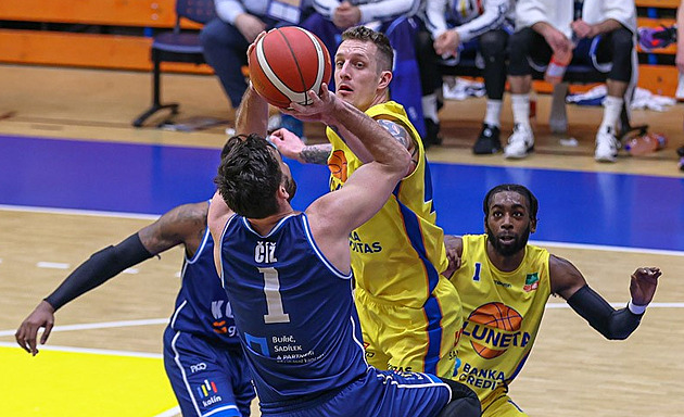 Basketbalisté Ústí prohráli s Kolínem, Nicholsových 36 bodů nestačilo