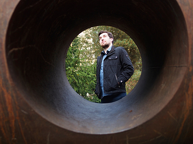 Minulý režim si lidi kupoval, říká autor knihy o vyrovnávání se s minulostí