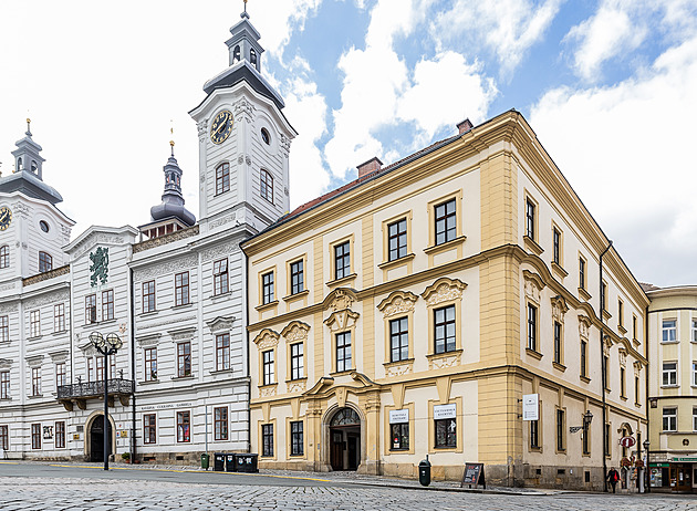 Zdrojem nákazy v restauraci byla patrně arašídová omáčka, onemocněl i personál