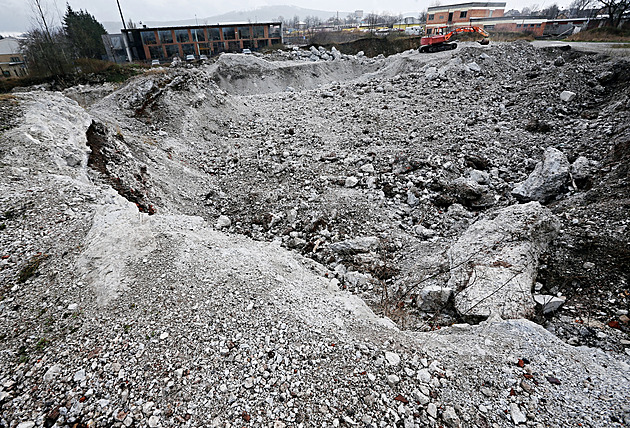 Bílá halda v Rokycanech má konečně zmizet, místo ní budou parcely