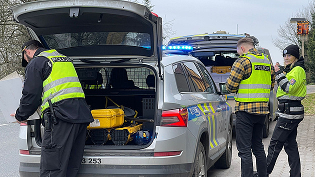 Policisté našli na Karlštejně mrtvou ženu. Ležela v rybníku golfového areálu