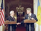 Americký prezident Bill Clinton a jeho ukrajinský protjek Leonid Kravuk v...