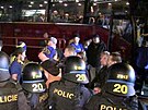 Po hokejovém zápase ve Vsetín zasahovala policie. (1. dubna 2023)