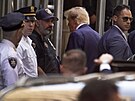 Bývalý prezident Donald Trump pichází do budovy soudu na Manhattanu v New...