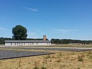 Koncentraní tábor Sachsenhausen ml pvodní rozlohu 18 hektar, nakonec se...