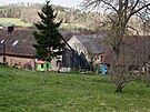 Usedlost ve vsi na Klatovsku, kde mla být týrána malá dívka. (4. dubna 2023)