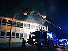 Jednotky hasi�� zasahovaly kr�tce po p�lnoci v ulici �ernokosteleck� v Praze 10...