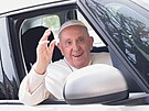 Pape Frantiek opustil po hospitalizaci nemocnici. (1. dubna 2023)