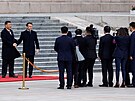 Francouzský prezident Emmanuel Macron se v Pekingu se�el s �ínským prot�j�kem...