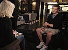 Diane Sawyerová a Jeremy Renner na zábrech  z interview s názvem Píbh...