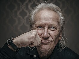 Old�ich �íha, zp�vák a kytarista kapely Katapult