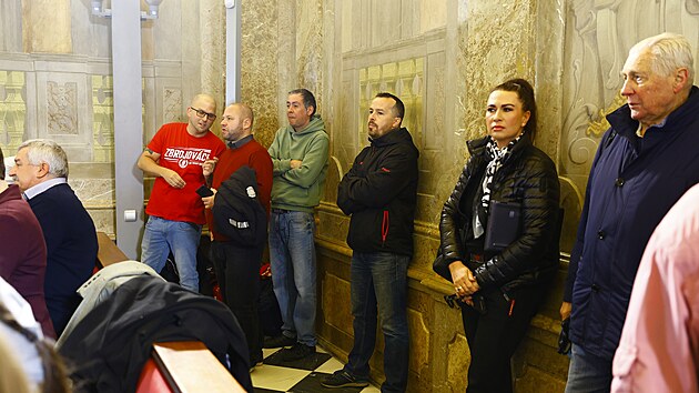 Avizovan protest odprc demolice fotbalovho stadionu za Lunkami se na brnnskm zastupitelstvu nekonal. Pilo tam pouze nkolik fanouk. 4. 4. 2023