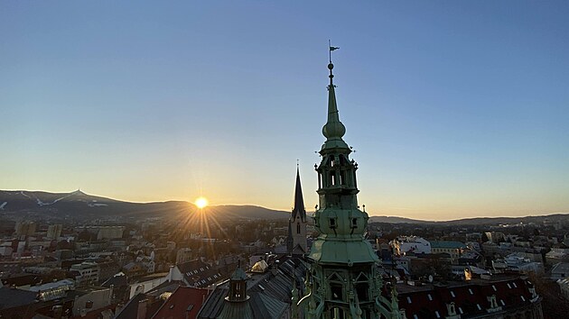 Z�pad slunce z libereck� radnice