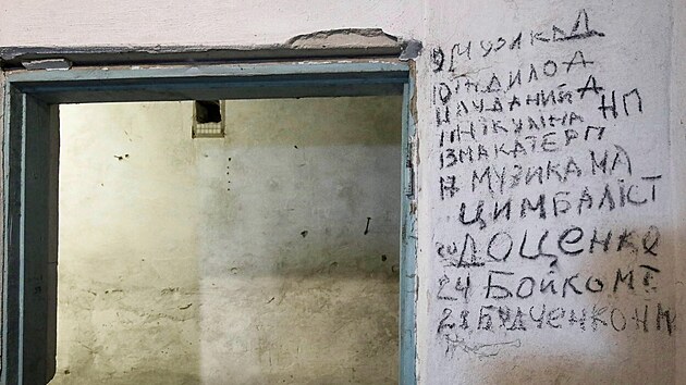 Školní sklepení v ukrajinské vesnici Jahidne, kde Rusové drželi několik stovek obyvatel. (3. dubna 2023)