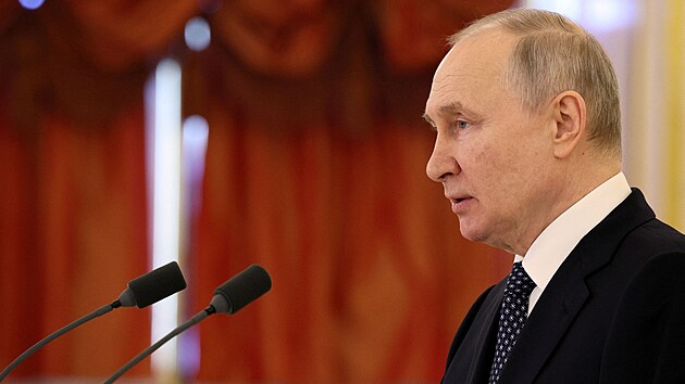 Rusk prezident Vladimir Putin na ceremonilu pedvn povovacch listin novch ambasador v Rusku (5. dubna 2023)