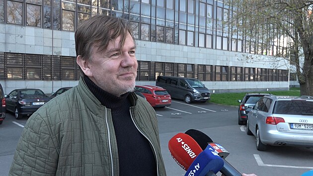 �to�n�k 3. dubna bezd�vodn� napadl sedm �en a d�t�, zalehl ho zp�v�k Michal Hr�za. (6. dubna 2023)