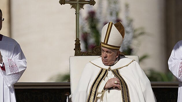 Velikonon nedle na Svatopetrskm nmst ve Vatiknu. Pape Frantiek odslouil mi. (9. dubna 2023)