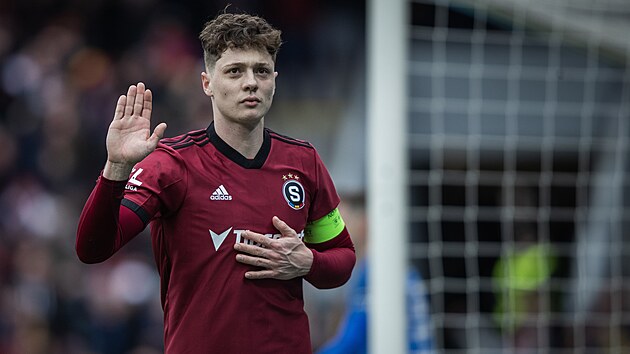 Sparťanský kapitán Ladislav Krejčí se omlouvá brněnským fanouškům.