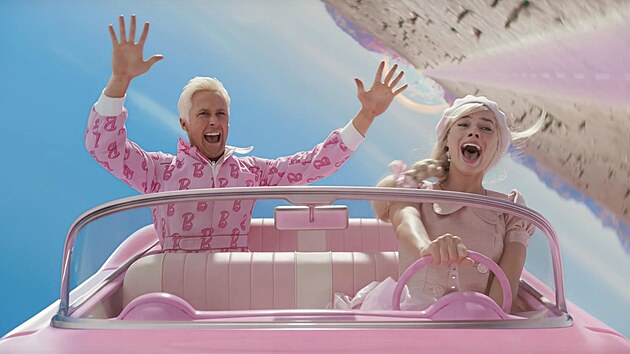Ryan Gosling a Margot Robbie v traileru k o�ek�van�mu filmu Barbie