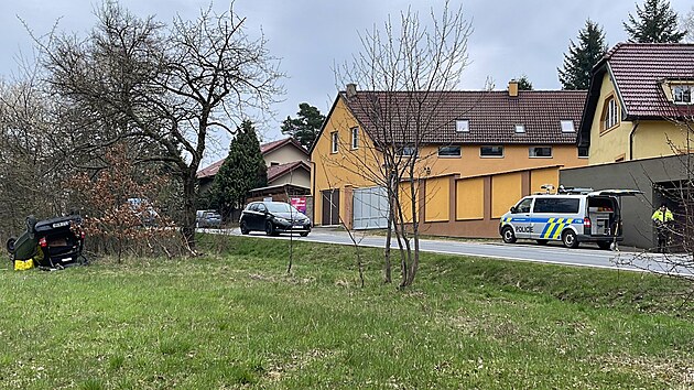 idika havarovala v obci Vylovka v okrese Praha-vchod a po nehod utekla. (7. dubna 2023)