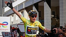 Jonas Vingegaard slaví triumf ve tvrté etap závodu Kolem Baskicka.