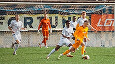 Momentka ze zápasu Vy�kova (v bílém) proti Dukle 1. dubna 2023