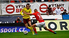 Momentka ze zápasu Zbrojovka - Sparta, hraného v Brn 8. íjna 2022. V souboji...