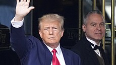 Bývalý prezident Donald Trump opoutí Trump Tower v New Yorku. (4. dubna 2023)