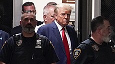 Bývalý prezident Donald Trump v budov soudu v New Yorku. (4. dubna 2023)