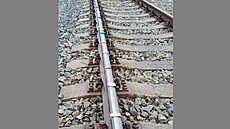 D�ti vyskládaly na koleje bezmála 20 zapalova��.