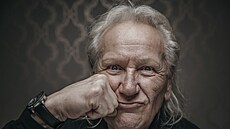 Old�ich �íha, zp�vák a kytarista kapely Katapult