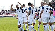 Radost fotbalist� Lazia v zápase proti Monze.