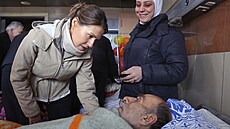 Syrská první dáma Asma Asadová navtívila v nemocnici v Aleppu mue, který...