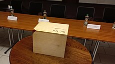 Na tiskové konferenci p�edstavili artefakty nalezené v milevském kostele.