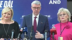�éfka poslanc� ANO Alena Schillerová, p�edseda stínové vlády Karel Havlí�ek a...