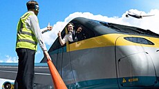 Pendolino jako letadlo zve�ejn�né �eskýma drahama jako aprílový vtípek. (1....