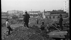 Stav ulice Plukovníka Mráze v Hostiva�i v roce 1970