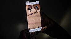 Násilné video ze zlo�inu v Burkina Faso, které za�alo kolovat v soukromých...