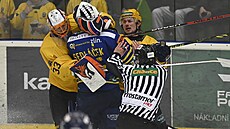 Bitka bhem finále play off první hokejové ligy mezi Vsetínem a Zlínem.
