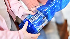 V�echny zálohované PET láhve a plechovky mají na sob� písmeno Z.