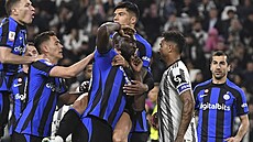 Reakce Romela Lukaka z Interu Milá na ervenou kartu v zápase s Juventusem.