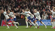 Radost anglických fotbalistek po výh�e nad Brazílií.
