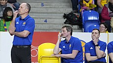 Zamy�lené trio opavských trenér�. Zleva Petr Czudek, Kry�tof Vl�ek a David Zach.
