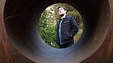 Liberecký rodák Tomá� Miklica ve své novele Polistopad mimo jiné nahlí�í na...